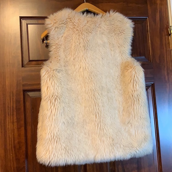 Beautiful SANDRO cream colored faux fur vest - Picture 6 of 16